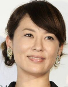 【2024年最新】鈴木砂羽の顔が変わった!視聴者衝撃の激変に飛び交う整形疑惑!有吉ゼミで激辛完食